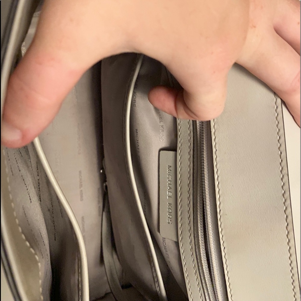 Micheal Kors authentic medium size purse - Picture 3 of 8